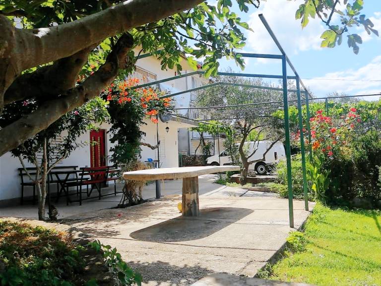 Apartman  Gustirna