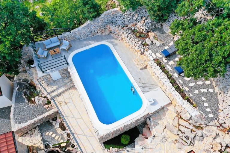 Villa with patio, garden & private pool — photo 3