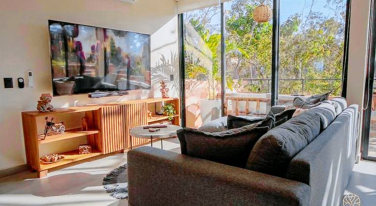 House with pool — photo 4