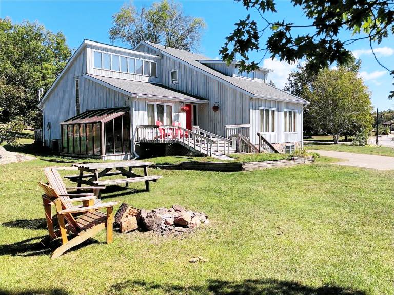 Cabin Honey Harbour
