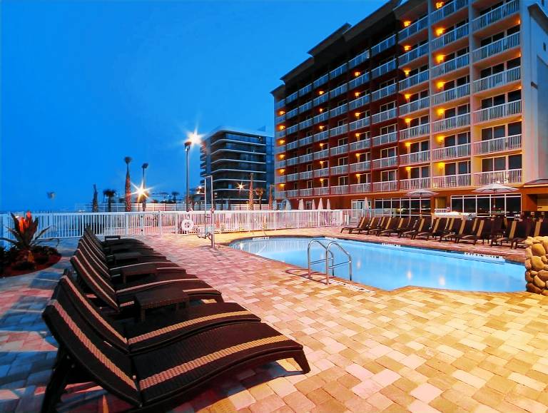 Hampton Inn Daytona Beach/Beachfront — photo 2