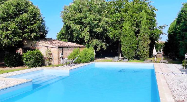 House with pool in Ferrara