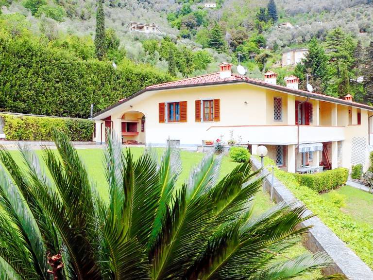 Fully equipped charming house with BBQ, private pool & garden | Pets are welcome — photo 4