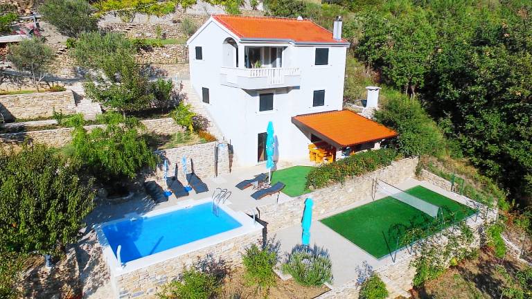 Fully equipped house with grill, yard & private pool | Pet-friendly in Omis