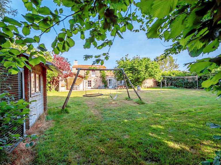 Charming Farmhouse with Garden, Terrace, and Fireplace near Froidfond Village — photo 2