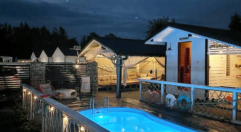Lodge with sauna, yard & pool — photo 3