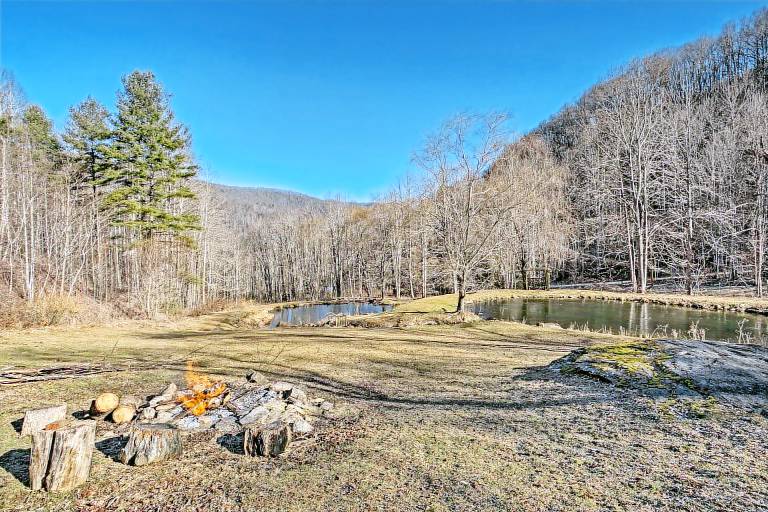 Emerald Gate Farm Cabin w/ On-Site Fishing Pond! — photo 2