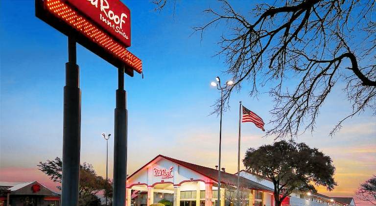 Red Roof Inn & Suites Irving – DFW Airport South in Irving, TX
