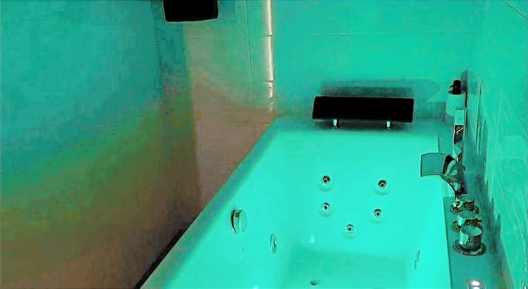Rental apartment with jacuzzi — photo 3