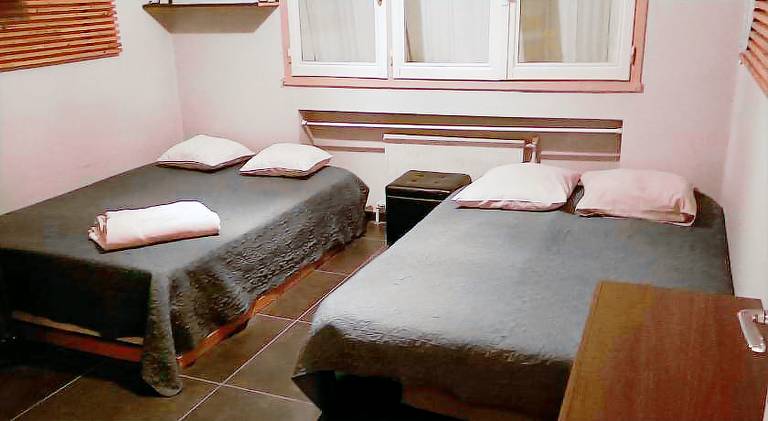 Appartement 2 chambres fonctionnel a faire 2 pas du metro in Lyon