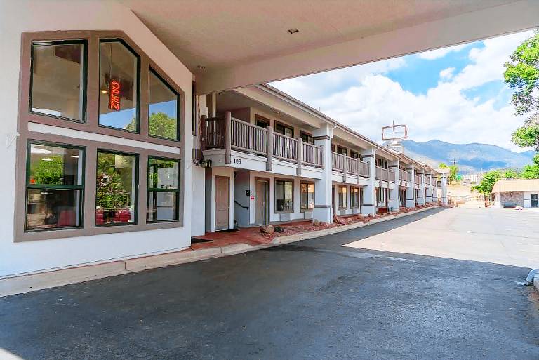 Quality Inn & Suites Manitou Springs at Pikes Peak — photo 5