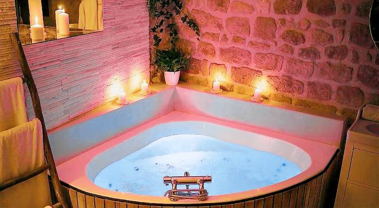 Holiday apartment with jacuzzi — photo 3
