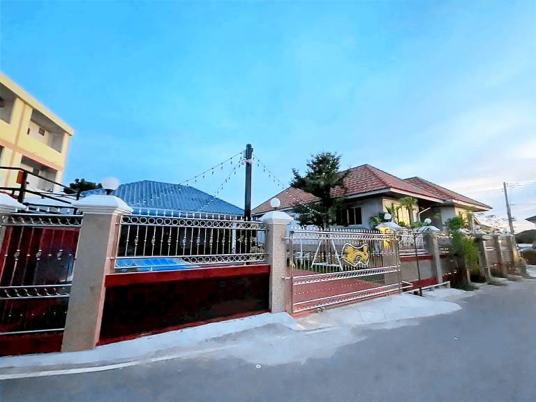 Rental apartment with pool, garden & BBQ in Sattahip