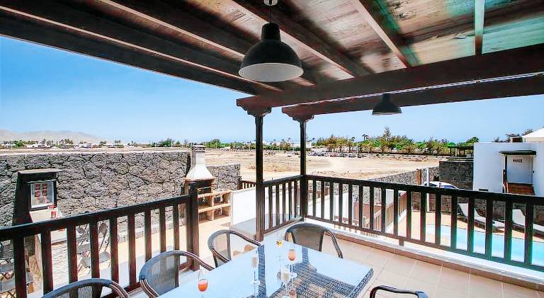 Villa with pool — photo 3