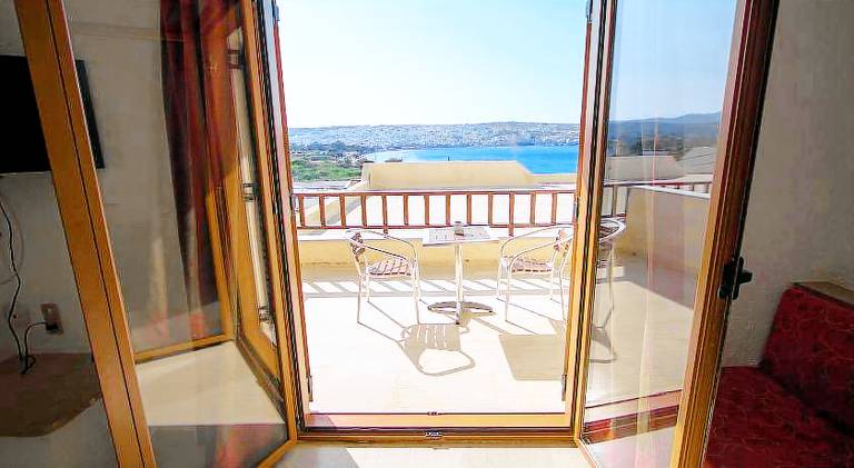 Rental apartment with patio — photo 3