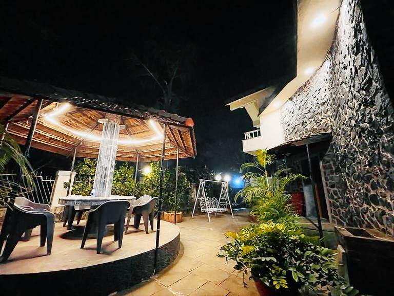 Villa with pool — photo 4