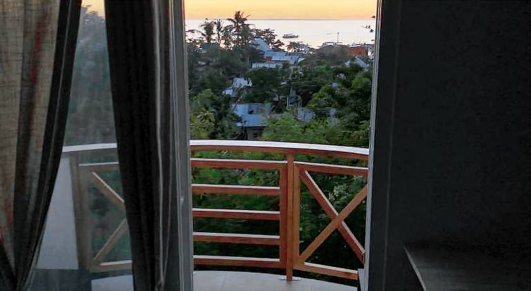 Crown Malapascua — photo 3