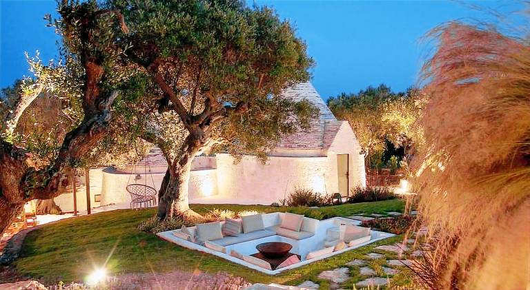 Villa with barbecue, yard & private pool — photo 5