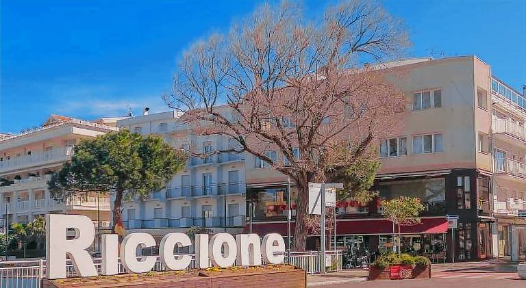 The Twins 1 Luxury Ceccarini - Lungomare parcheggio privato — photo 5