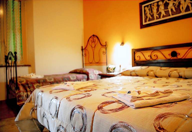 Agriturismo Le Giuncaine Agrodolce: Camera Rondine — photo 5