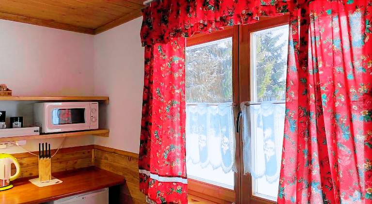 Chalet with barbeque & garden — photo 4