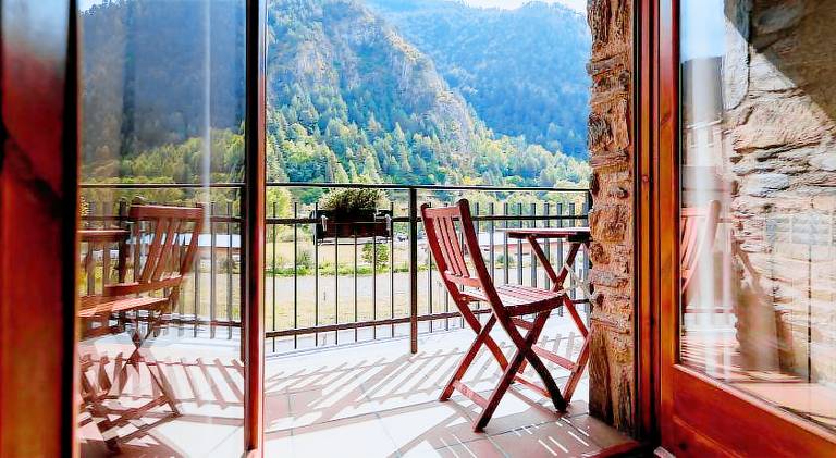 Beautiful serviced apartment with patio | Dogs allowed — photo 4