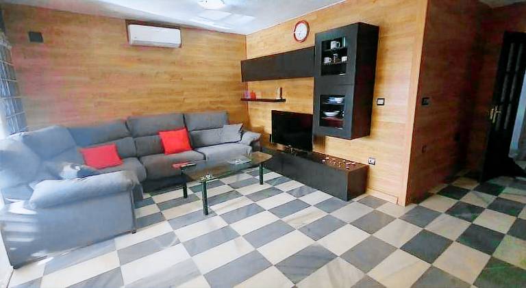 Fully equipped wonderful apartment with yard & private pool | Dogs allowed — photo 2