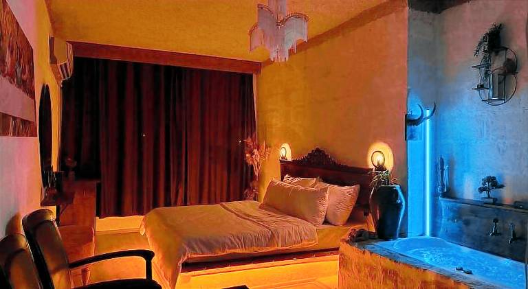 Serviced apartment with yard, terrace & hot tub in Mardin