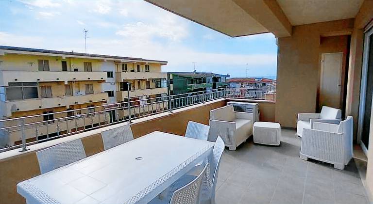 Rental apartment with patio & yard — photo 2