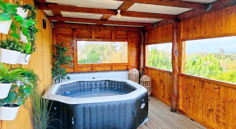 Vacation home with jacuzzi, BBQ & patio — photo 2