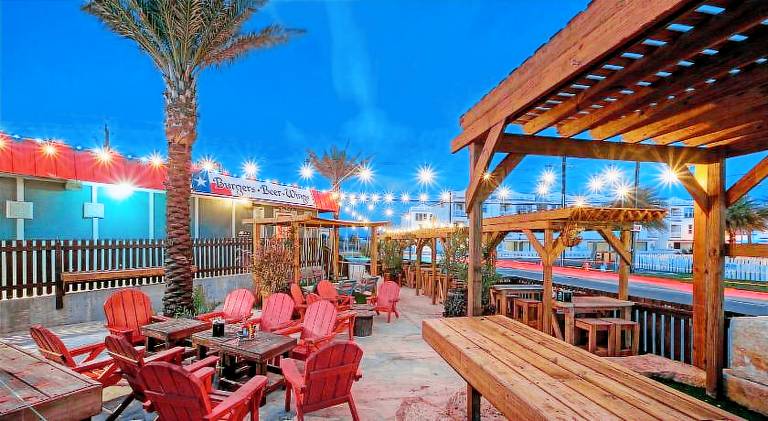 Vacation home with patio & barbeque — photo 4