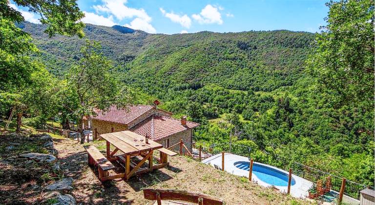 Fully equipped vacation home with garden, jacuzzi & BBQ | Pets allowed — photo 2