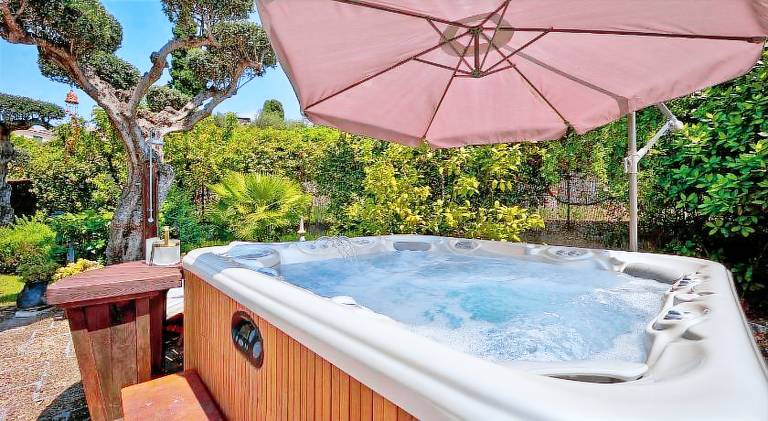Lovely apartment with jacuzzi & pool | Dogs allowed in Imperia