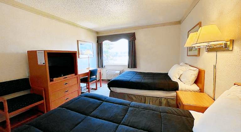 Tamarack Inn — photo 4
