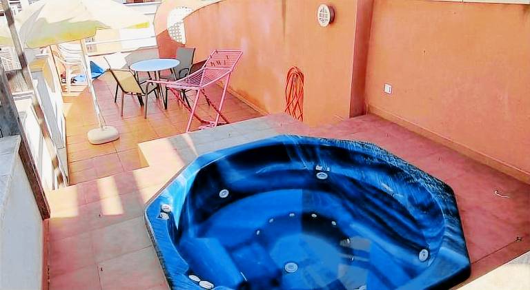 Holiday apartment with hot tub & pool — photo 2