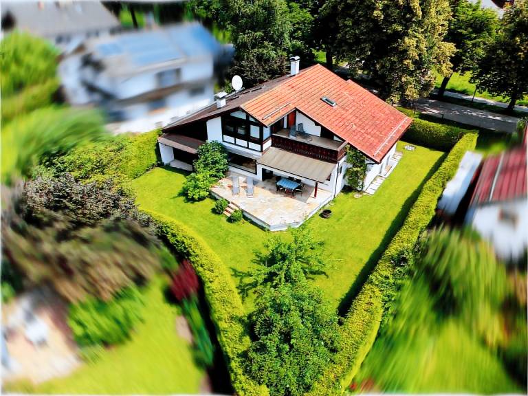 Vacation home with barbeque, yard & terrace — photo 2
