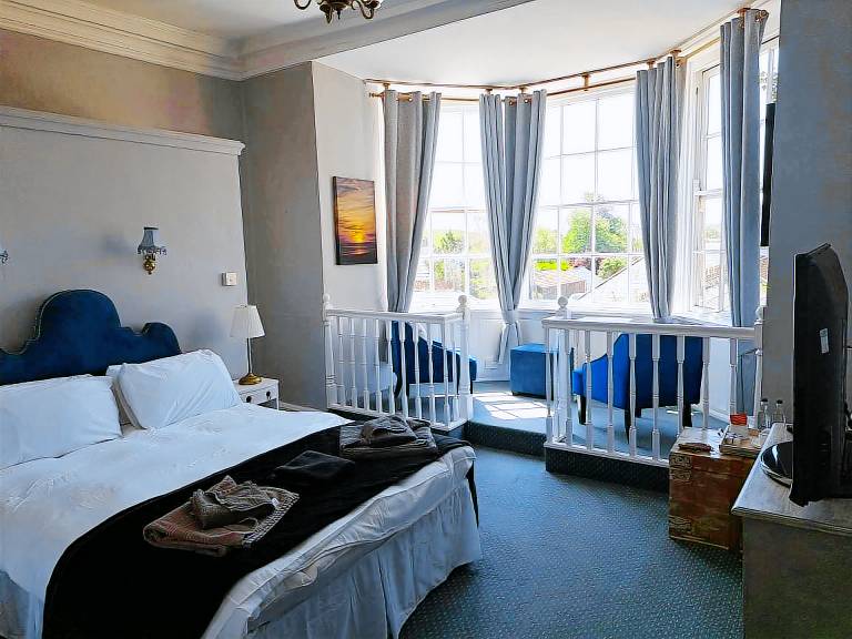 The Ilchester Arms Hotel