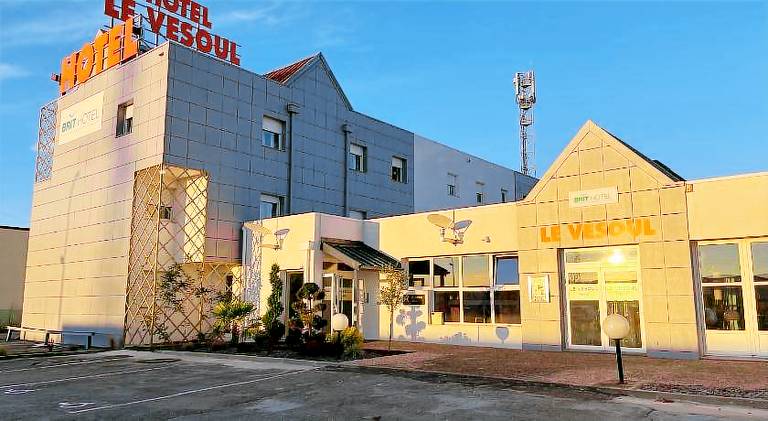 BRIT HOTEL LE VESOUL — photo 5