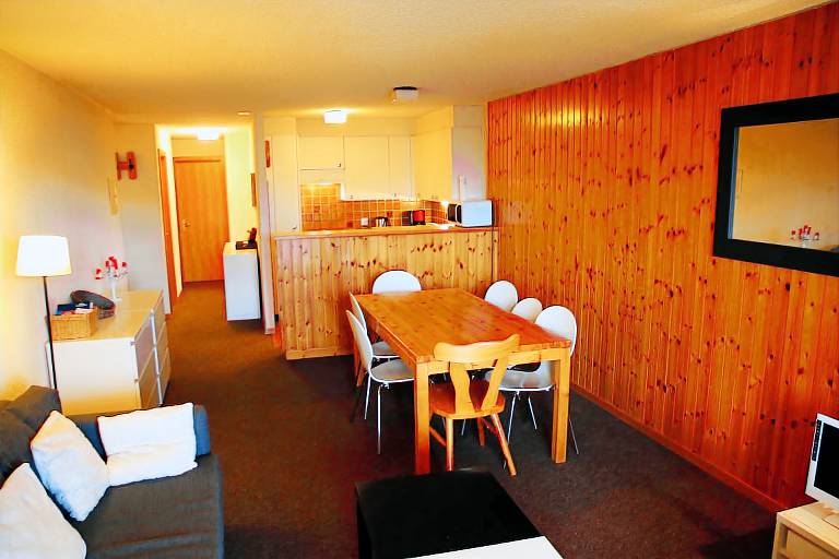 Rental apartment with yard — photo 2