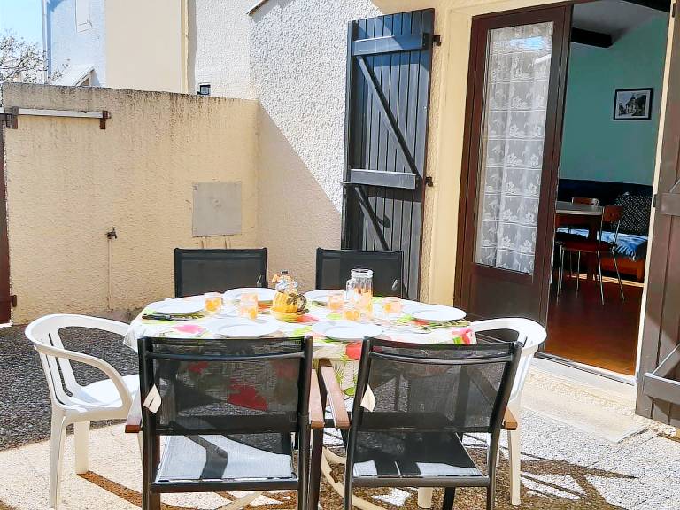 Charming Air-Conditioned Villa, Pool, Terrace, Near Beach, Parking, 6 People, Pet-Friendly — photo 3