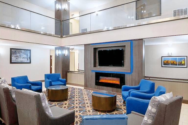 La Quinta Inn & Suites by Wyndham Covington — photo 4