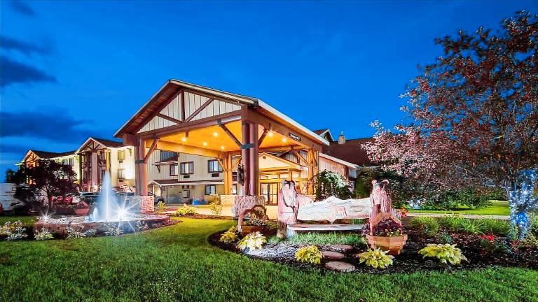 White Pine Inn & Suites