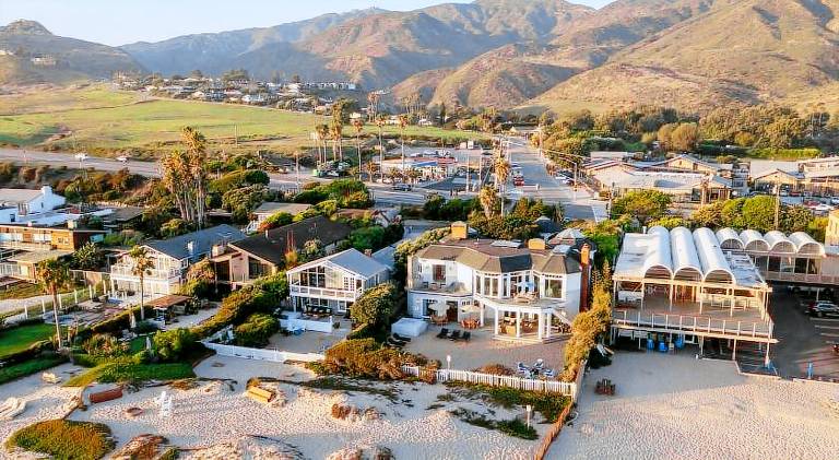 Malibu Dunes by Fieldtrip Expansive Hamptons-Style Estate w Private Beach Backyard in Mal