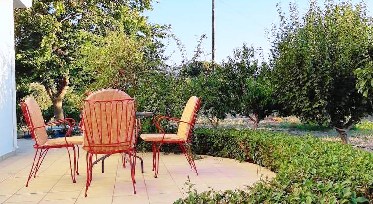Vacation home with patio, garden & barbeque — photo 2