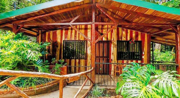 Chalet with terrace & garden in Alajuela