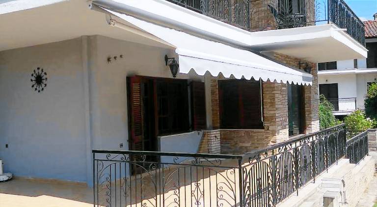 Vacation home with patio — photo 4