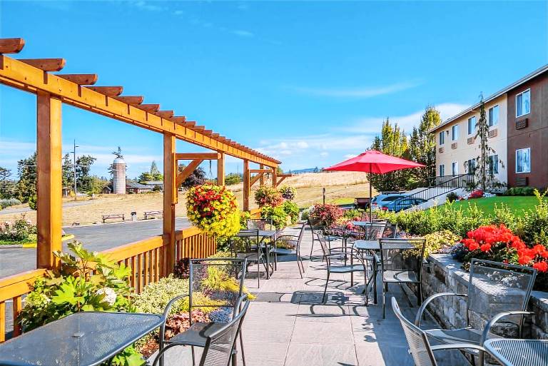 Red Lion Inn & Suites Sequim — photo 5