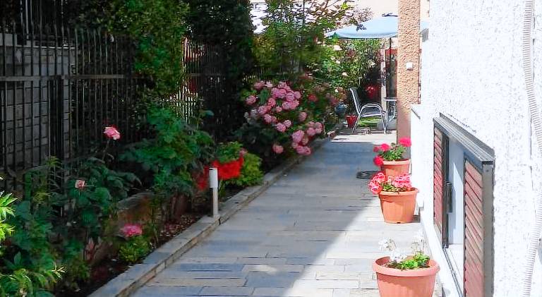 Holiday apartment with patio & garden — photo 3