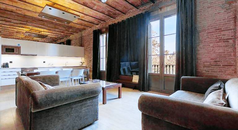Holiday apartment with patio & pool | Near Casa Batlló — photo 2