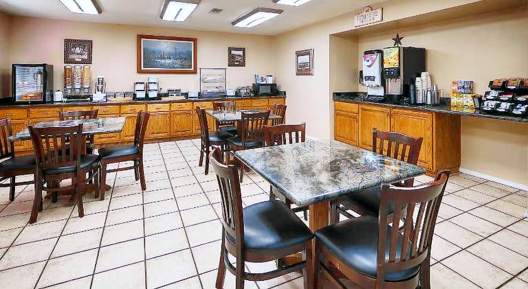 Americas Best Value Inn & Suites Sonora — photo 5